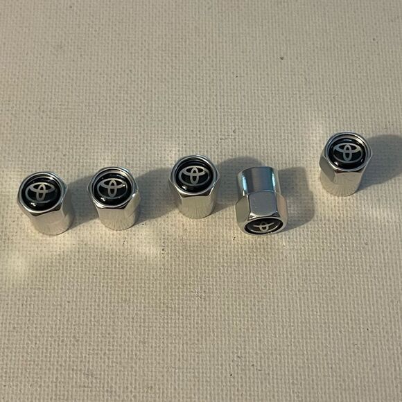 Toyota Logo Valve Stem caps in Silver set of 5 NWT - Picture 2 of 4